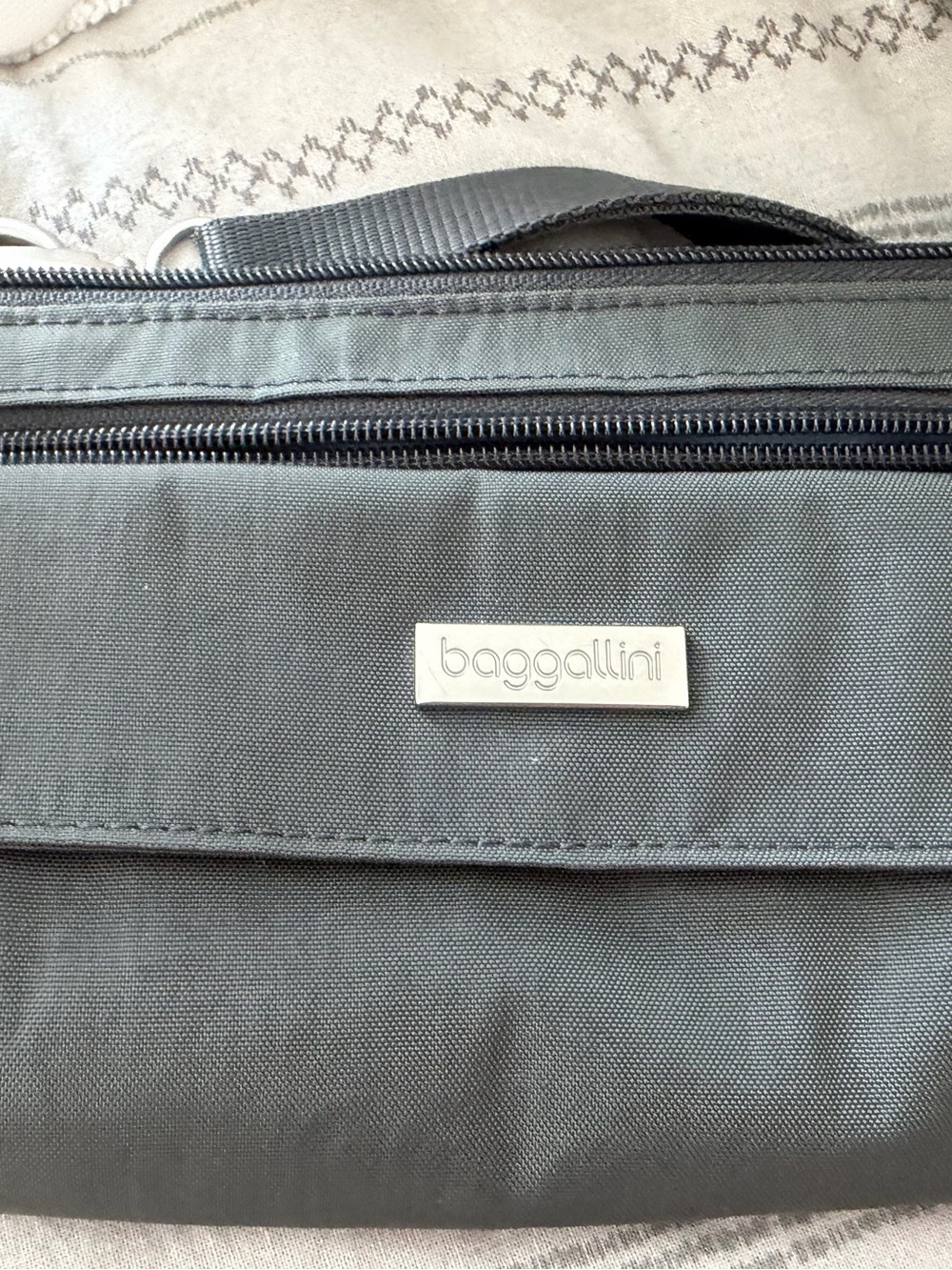 Baggallini women’s Black Crossbody/Shoulder Bag